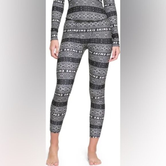 NEW SKIMS Logo Plush Pointelle Henley and Leggings Set medium - Picture 2 of 9